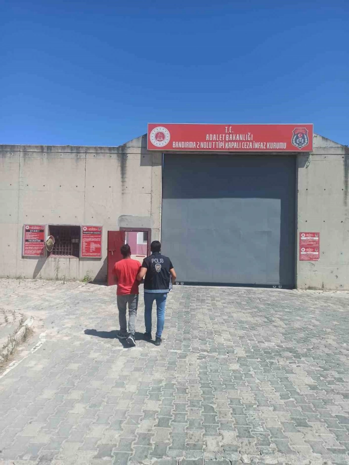 Erdekte 18 yıl hapis cezası bulunan şahıs yakalandı
