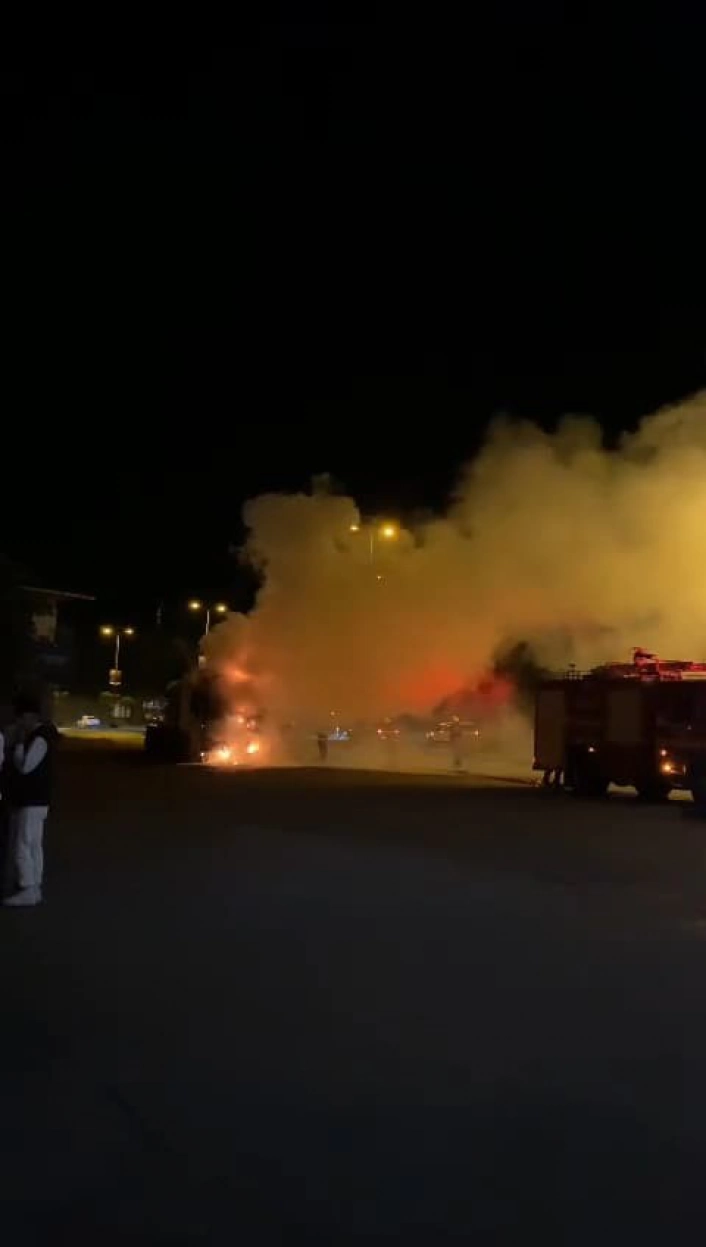 Ereğlide seyir halindeki tır alev aldı
