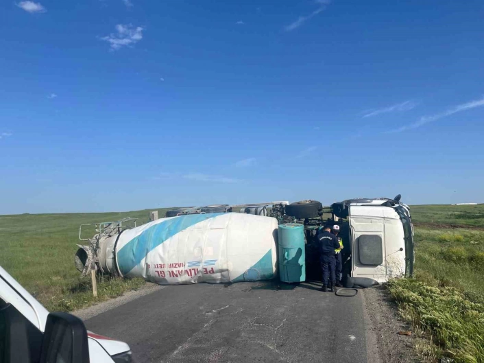 Ergenede beton mikseri devrildi: 1 yaralı
