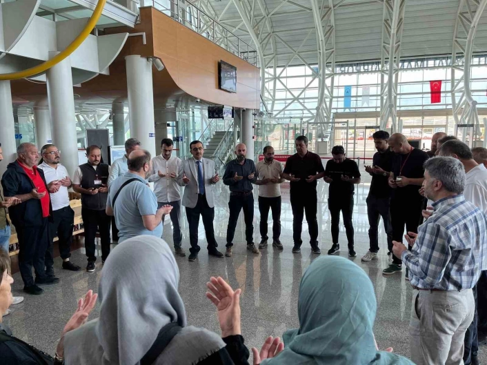 Erzincanda 59. hac kafilesi dualarla uğurlandı
