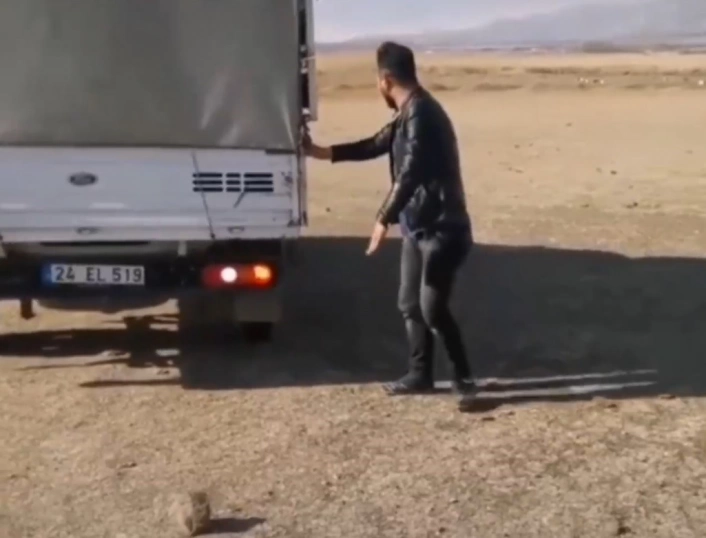 Erzincanda ehliyet sınavı öncesi komik anlar yaşandı
