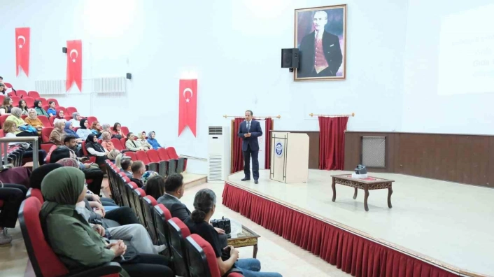 Erzincanda gıda üzerine seminer düzenledi
