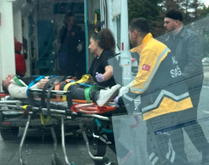 Erzincanda otomobil ile motosiklet çarpıştı
