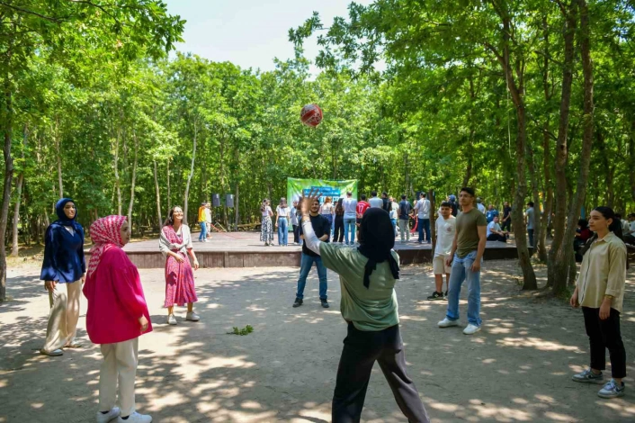 Esenyurt Belediyesinden sınav öncesi öğrencilere moral pikniği
