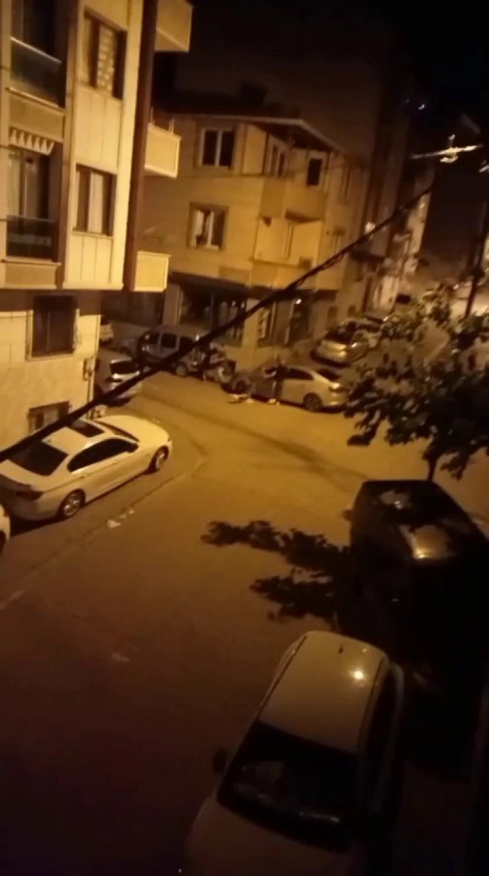 Esenyurtta bir adam, tartıştığı şahsın ayağını arabanın kapısına sıkıştırarak kırdı

