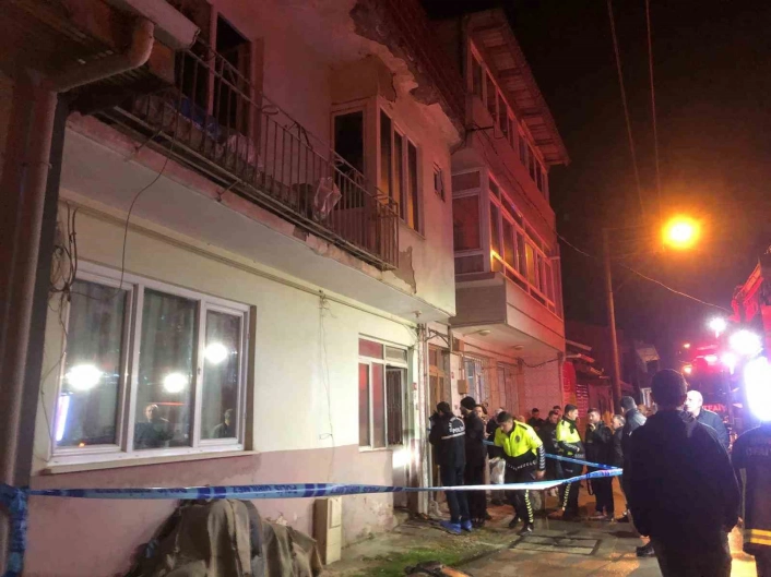 Evde çıkan yangında 3 aylık bebek ve 4 yaşındaki çocuk hayatını kaybetti
