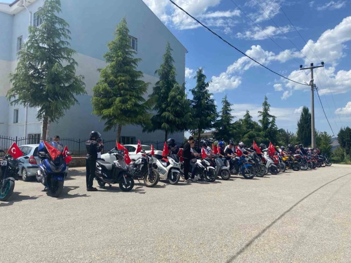 Fark edilmek ve kask kullanımına dikkat çektiler
