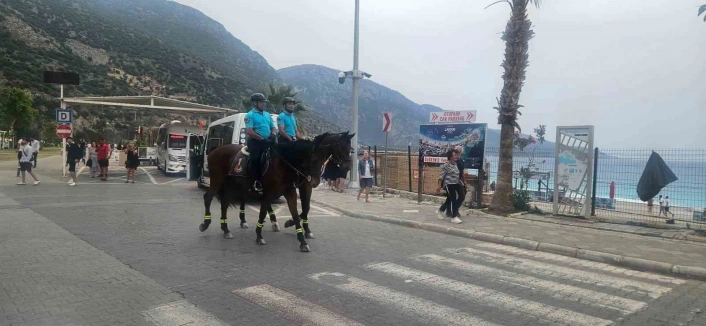 Fethiyede atlı jandarma timi göreve başladı

