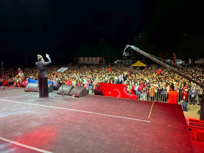 FÜ 50. yıl festivali Azerinin unutulmaz konseriyle sona erdi
