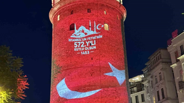 Galata Kulesinde İstanbulun fethine özel ışık gösterisi
