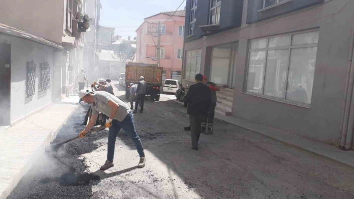 Gedizde 9 mahallede asfalt çalışması gerçekleştirildi
