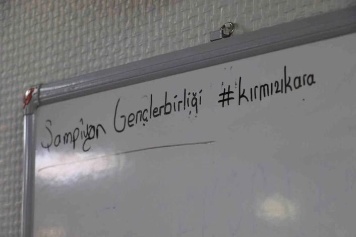 Gençlerbirliği Sportif Direktörü Düzgün, basın mensuplarıyla bir araya geldi
