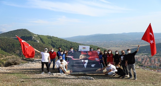 Gençlik Atatürk'e sahip çıktı