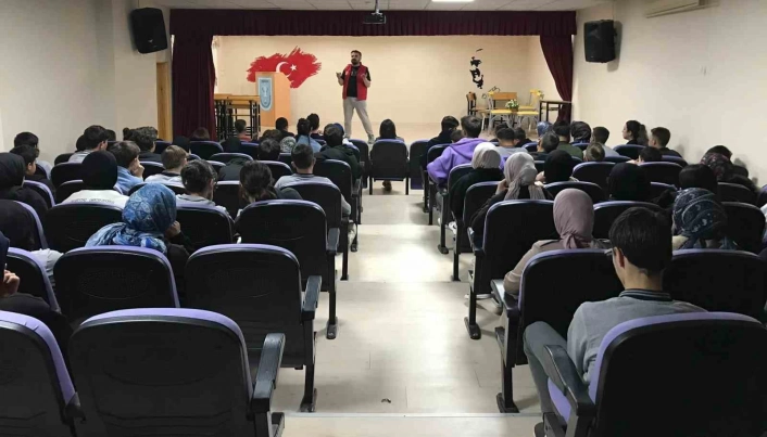 Gençlik kamplarının tanıtımı devam ediyor: Başvurular 9 Haziranda sona erecek

