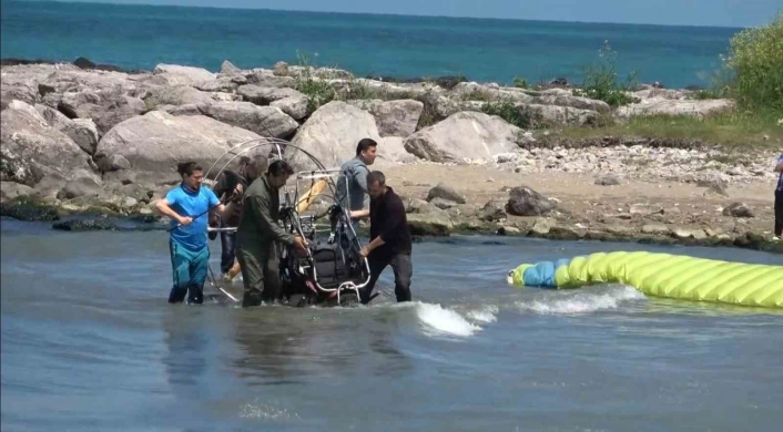 Giresunda 19 Mayıs gösterisinde paramotor kazası: 1 yaralı
