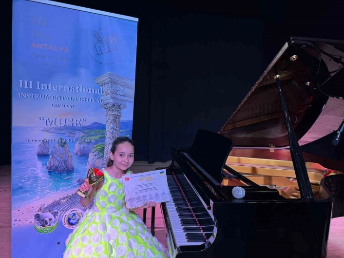 GKVli Ceyda Sayar piyanoda festival birincisi
