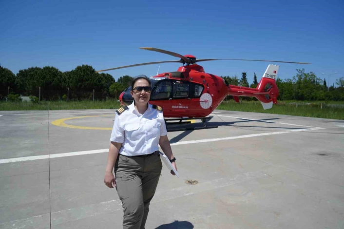 Gökyüzünden hayata uzanan kadın eli: Türkiyenin tek kadın ambulans helikopter pilotu Samsunda görev yapıyor
