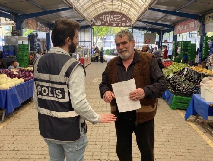 Gönende polisten bilgilendirme çalışması
