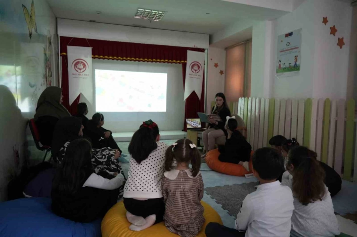 Gümüşhanede Aile Yılı kapsamında veliler ve öğrenciler birlikte kitap okudu
