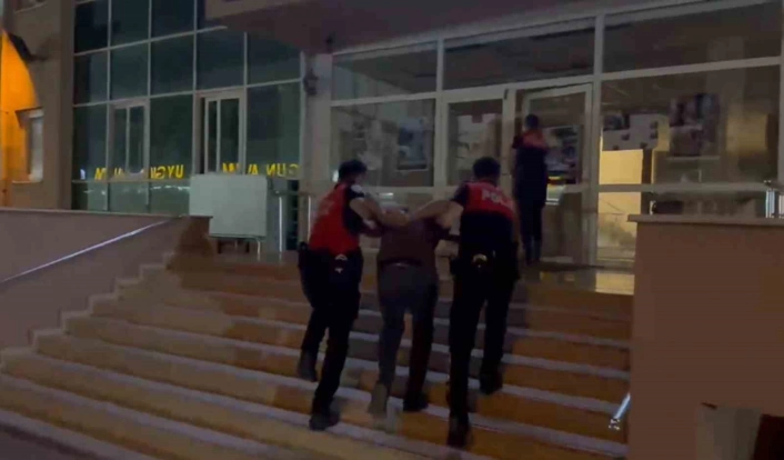 Hatayda hapis cezasıyla aranan 2 kişi tutuklandı
