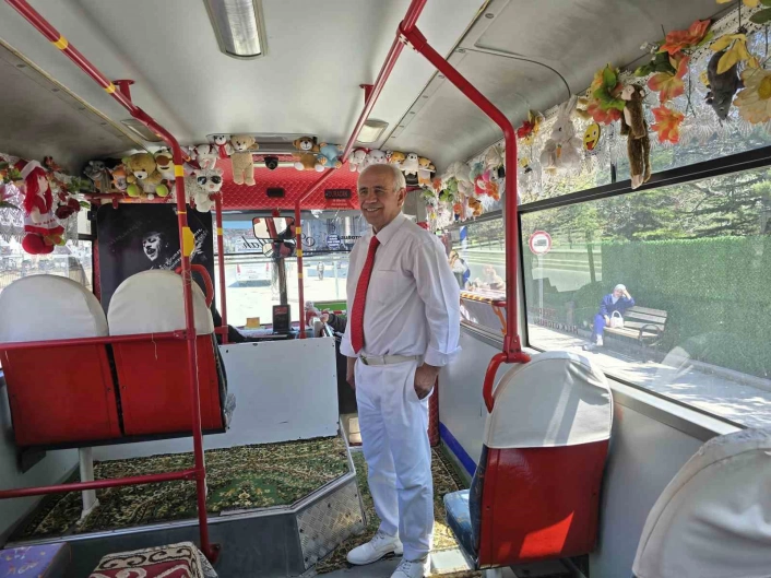 Hem Süslü hem de ödüllü şoför

