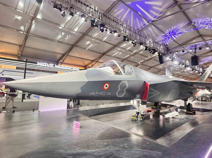 Hindistan yerli 5. nesil hayalet savaş uçağı programını onayladı
