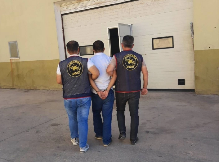 Hırsızlık suçundan aranan hükümlüyü jandarma yakaladı
