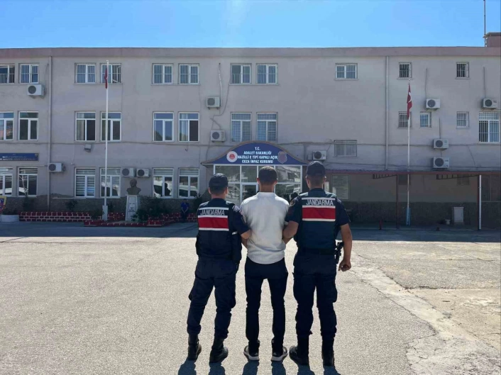 Hırsızlık suçundan aranan şahıs Nazillide yakalandı
