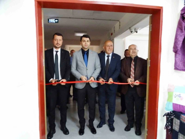 Hisarcık HEMden karma yıl sonu sergisi açıldı
