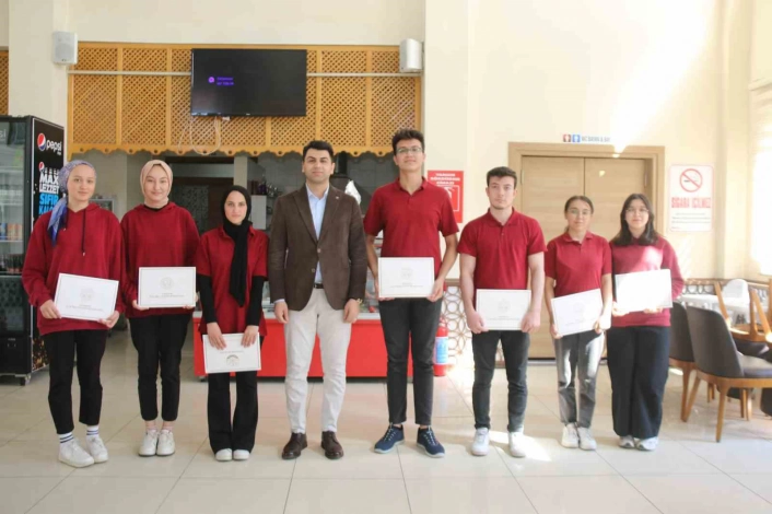 Hisarcıkta başarılı öğrenciler ödüllendirildi
