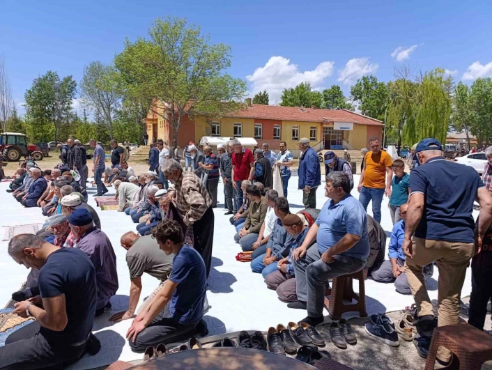Hüyük ve Derbentte çiftçiler yağmur duasında buluştu
