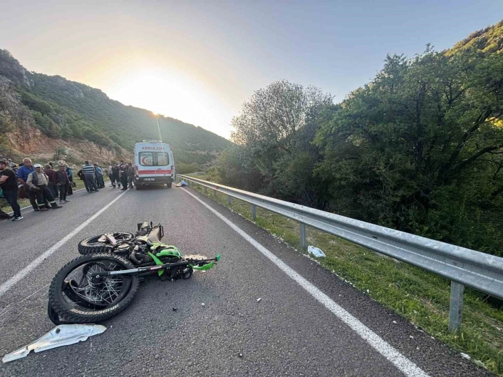 Ispartada bariyerlere çarpan motosikletteki lise öğrencisi hayatını kaybetti
