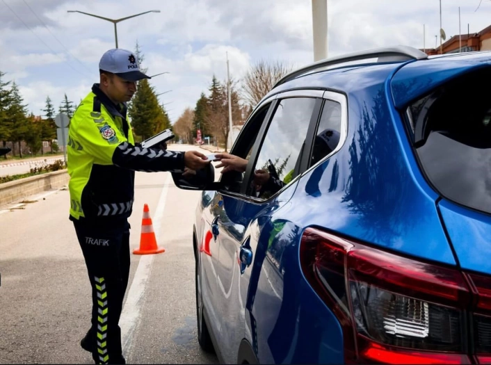 Ispartada trafik ve düzensiz göç denetimi: 3 bin şahıs sorgulandı
