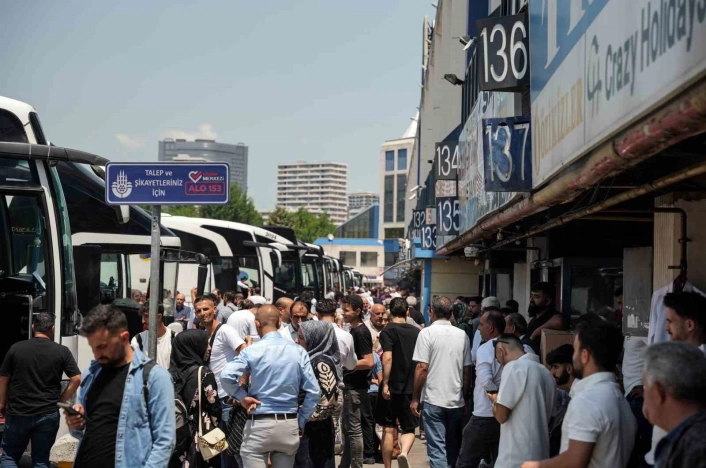 İstanbul Otogarında bayram hareketliliği havadan görüntülendi
