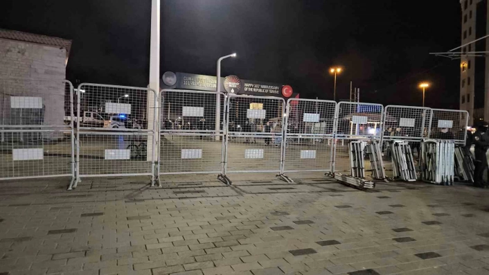 İstanbulda 1 Mayıs nedeniyle bazı yollar trafiğe kapatıldı
