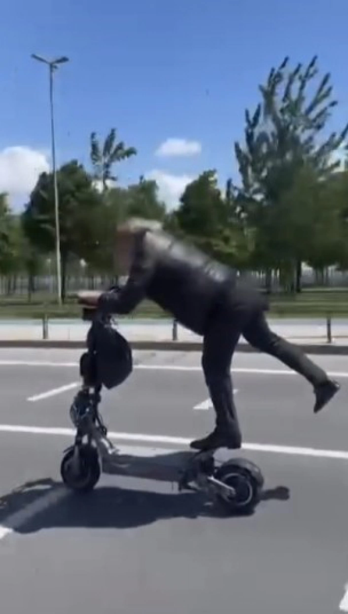 İstanbulda tehlikeli scooter yolculuğu kamerada
