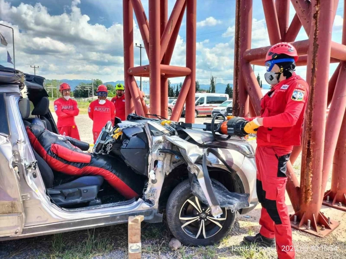İtfaiyeden AKUTa eğitim desteği
