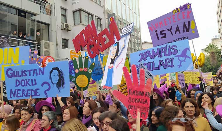 İzmir'de kadınlar sokakları doldurdu