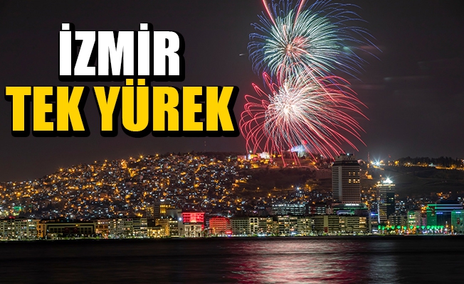 İzmir’de yüzüncü yıl coşkusuyla yer gök aydınlandı 