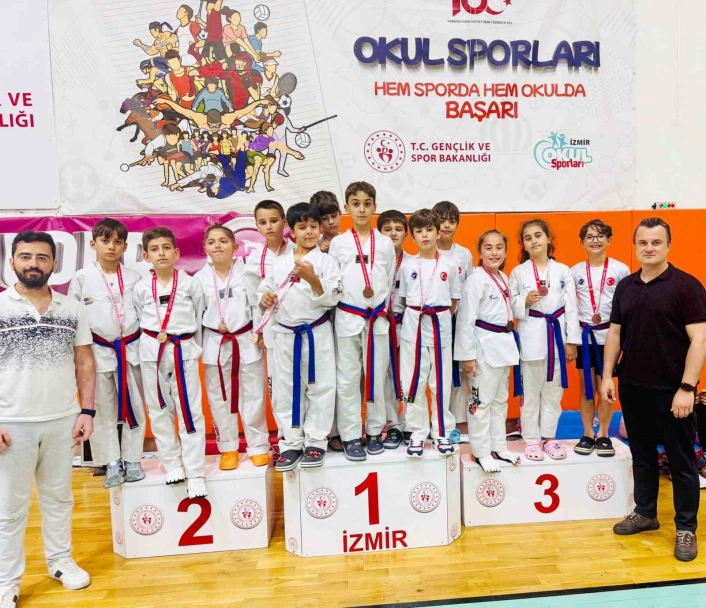 Aliağalı Taekwondocular Madalyaları Topladı