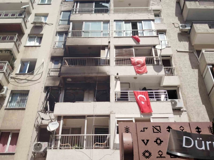 İzmirde doğal gaz patlamasında ağır yaralanan kişi hayatını kaybetti
