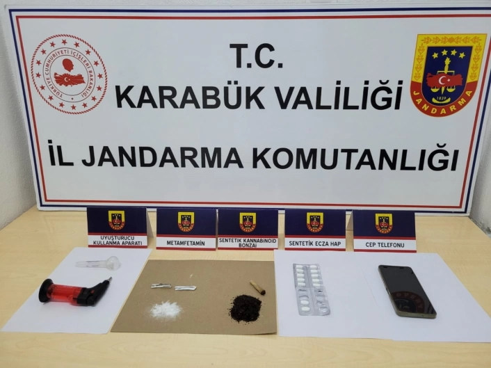 Jandarma uyuşturucu tacirlerine göz açtırmıyor
