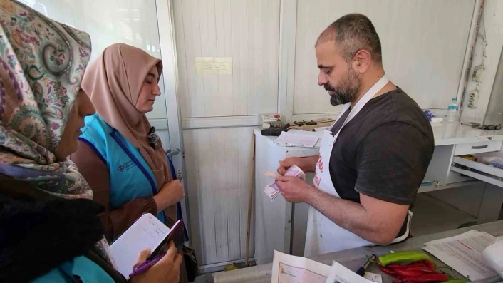Kadınlar Zimem defteri geleneğiyle borçları kapatıyor
