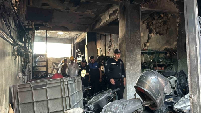Kağıthanede tamirhanedeki patlamada ölen gencin cenazesi Adli Tıp Kurumuna kaldırıldı
