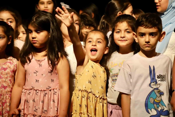 Kağıthanede Yaşam Beceri Atölyelerinde mezuniyet sevinci
