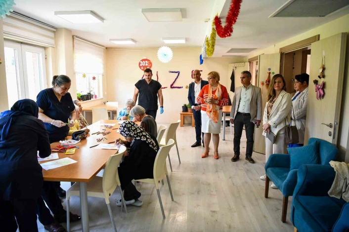 Karabağlar Belediyesi heyeti Tepebaşının projelerini inceledi
