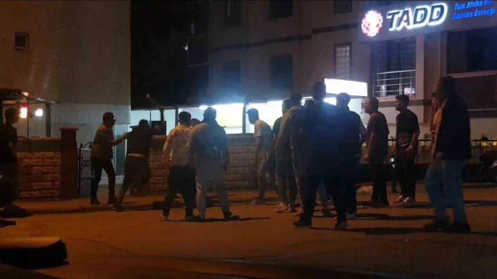 Karabükte omuz atma kavgasında ıstaka, tekme ve yumruklar havada uçuştu
