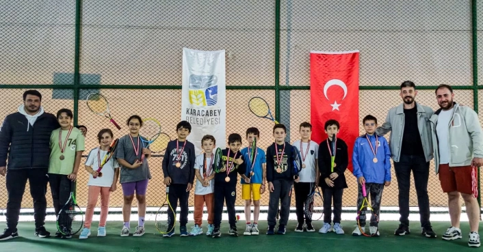 Karacabey Belediyesi Spor Tesislerinde minik raketler sahne aldı
