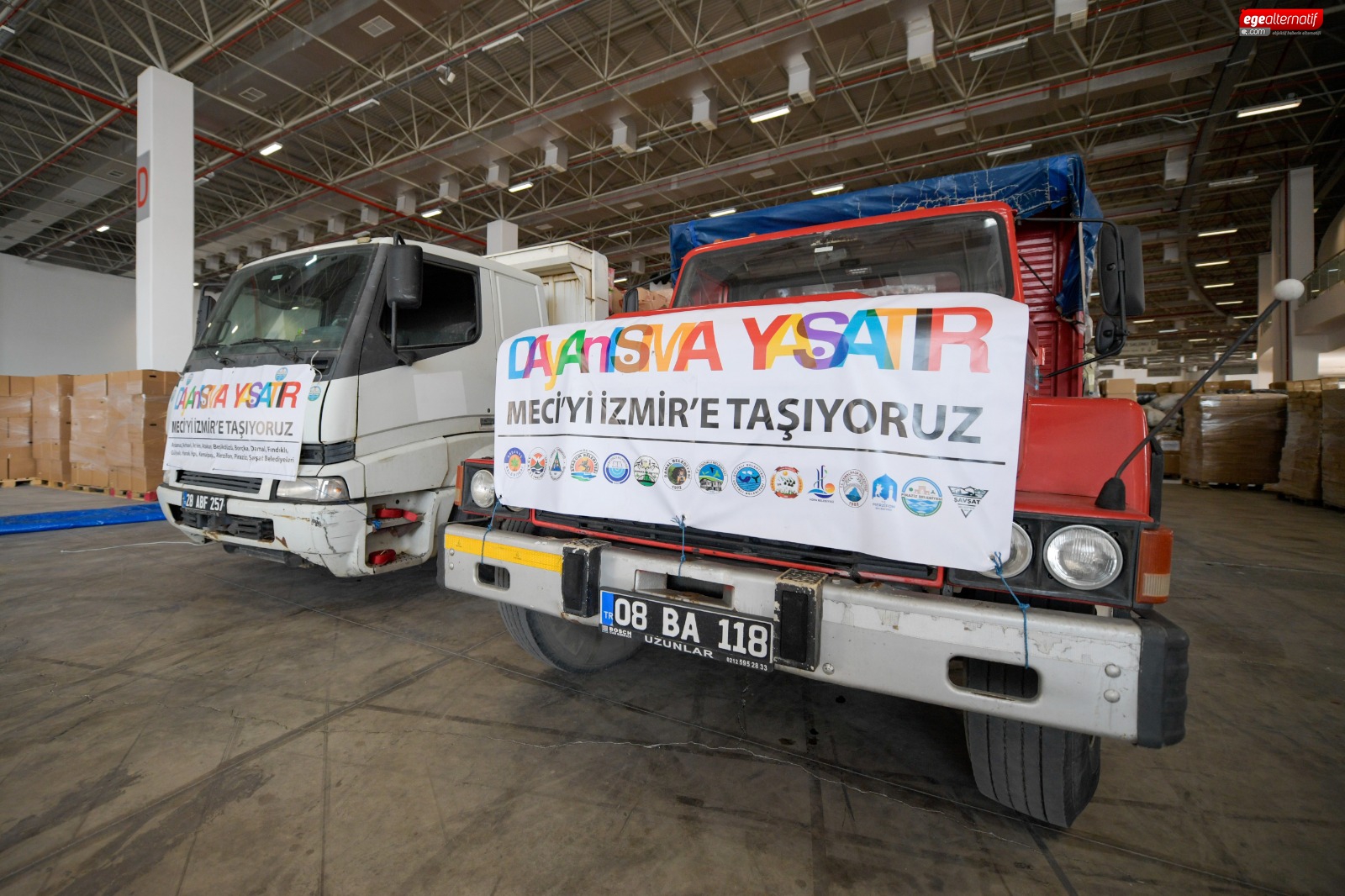 Karadeniz’den İzmir’e sıcacık dost eli! Dayanışma tırları Fuar İzmir’de