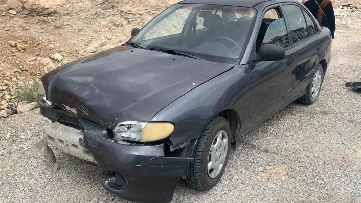 Karamanda otomobille çarpışan motosikletin sürücüsü yaralandı
